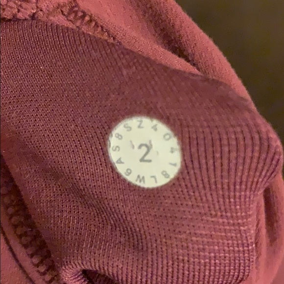 Lululemon aligns size 2 cropped - Picture 5 of 5